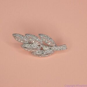 Leave Chest pin brooch, Sparkly, color silver. Christmas gift‎